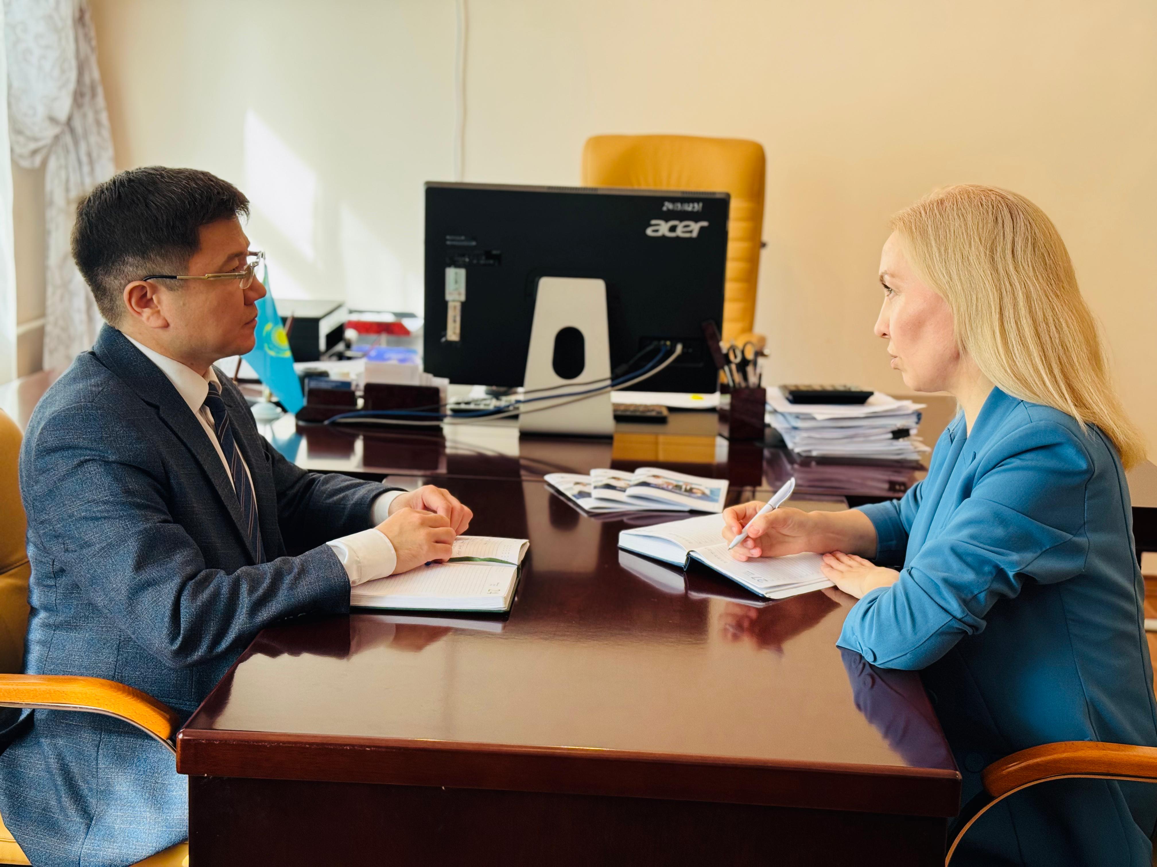 Адам құқықтары жөніндегі уәкіл өкілінің Қазақстан Республикасы Президенті жанындағы Мемлекеттік басқару академиясы филиалының директоры А. Бекахметовамен кездесуі