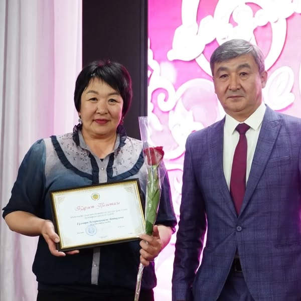 Мәдениет және өнер қызметкерлері күні.