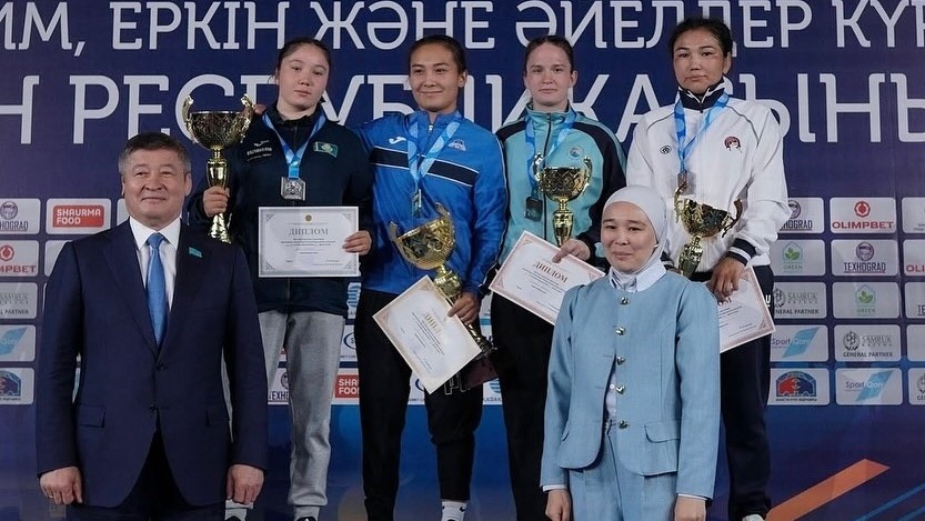 Қарағанды облысының әйелдер күресінен құрама командасы Қазақстан Кубогын жеңіп алды