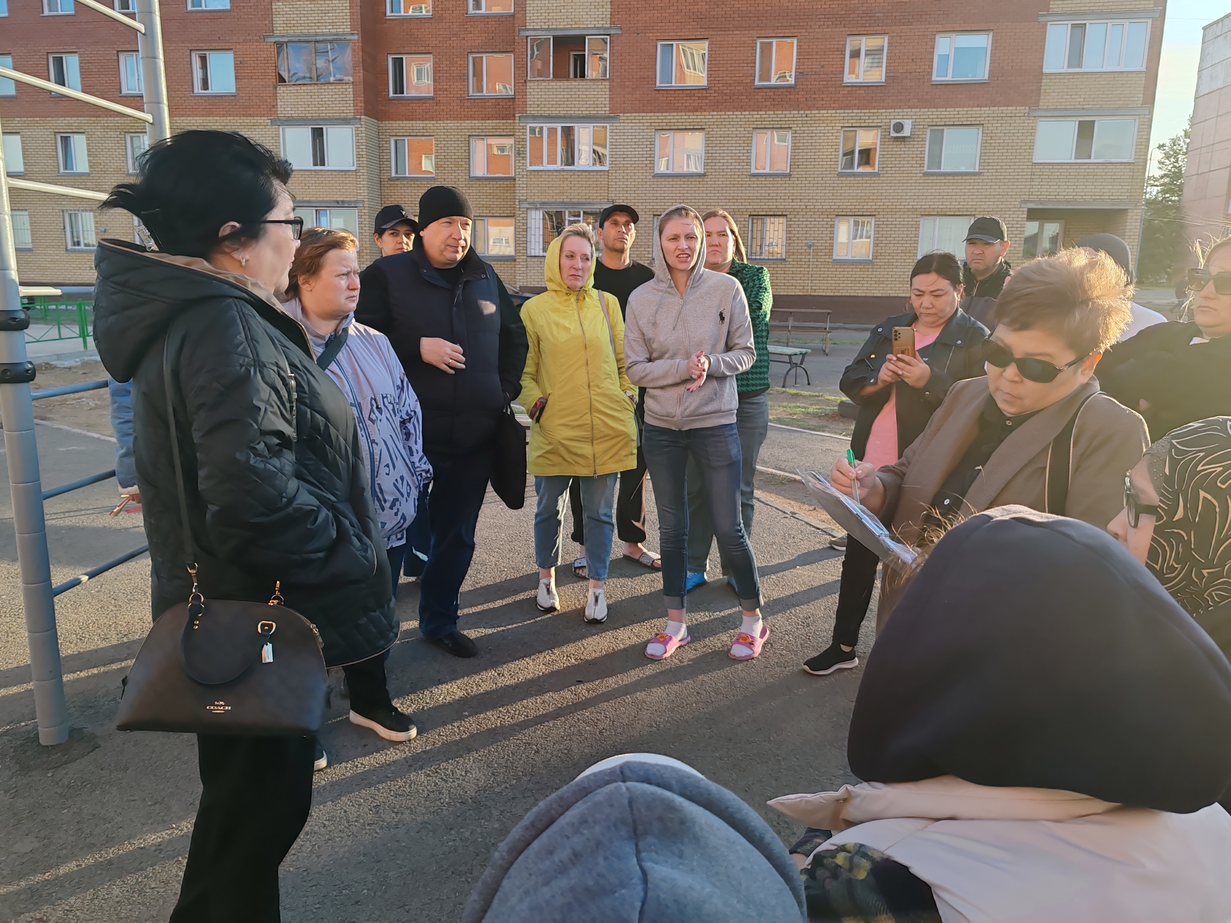 Көп пәтерлі үйлердің тұрғындарымен кездесулер туралы.
