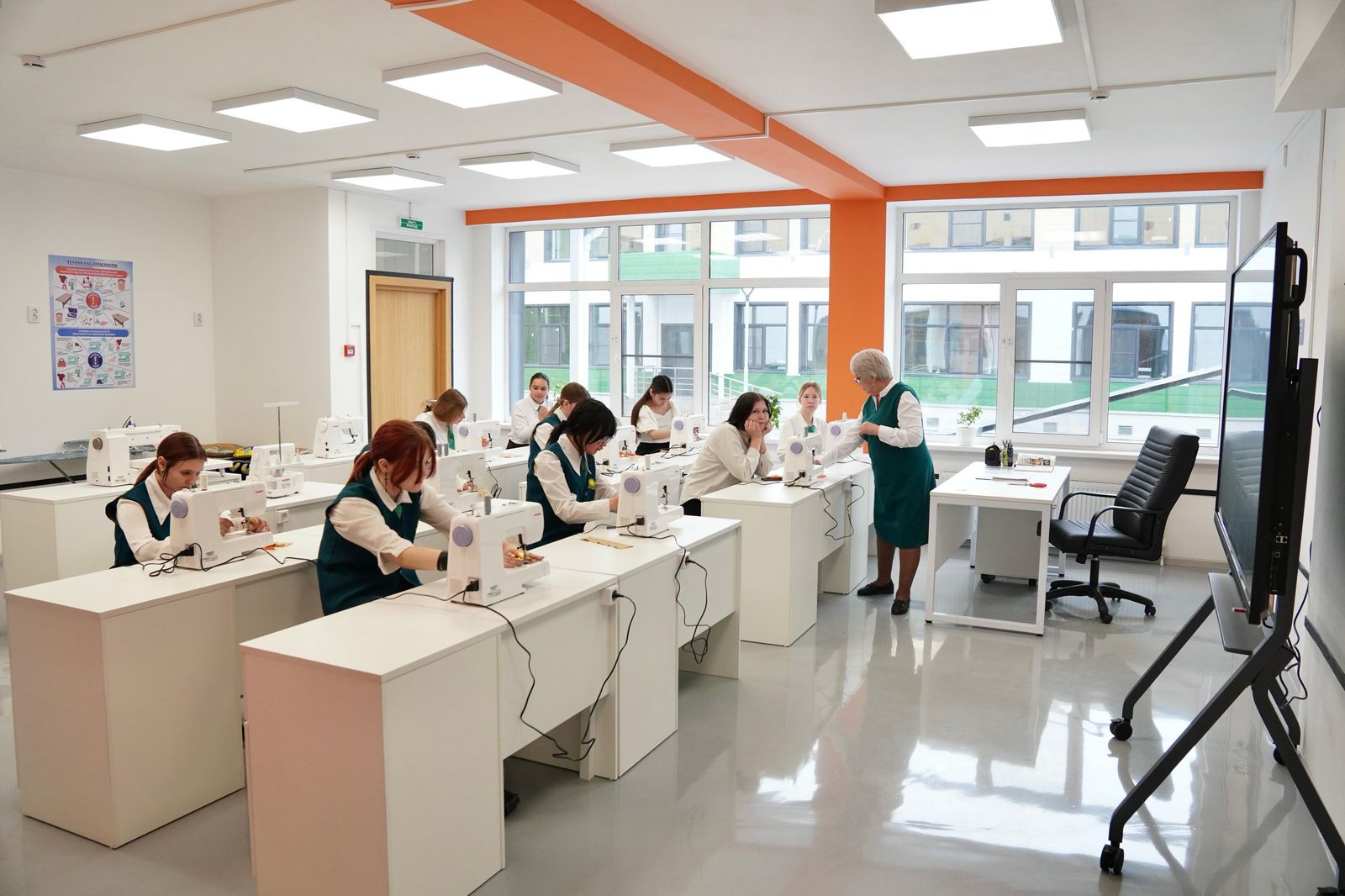 ШҚО мектептері  40 жаңа үлгідегі пәндік кабинетпен толықтырылады