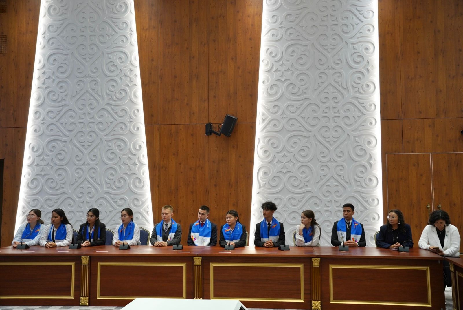 Мәслихат депутаттарының мектеп омбудсмендерімен кездесуі  (27.05.2025)