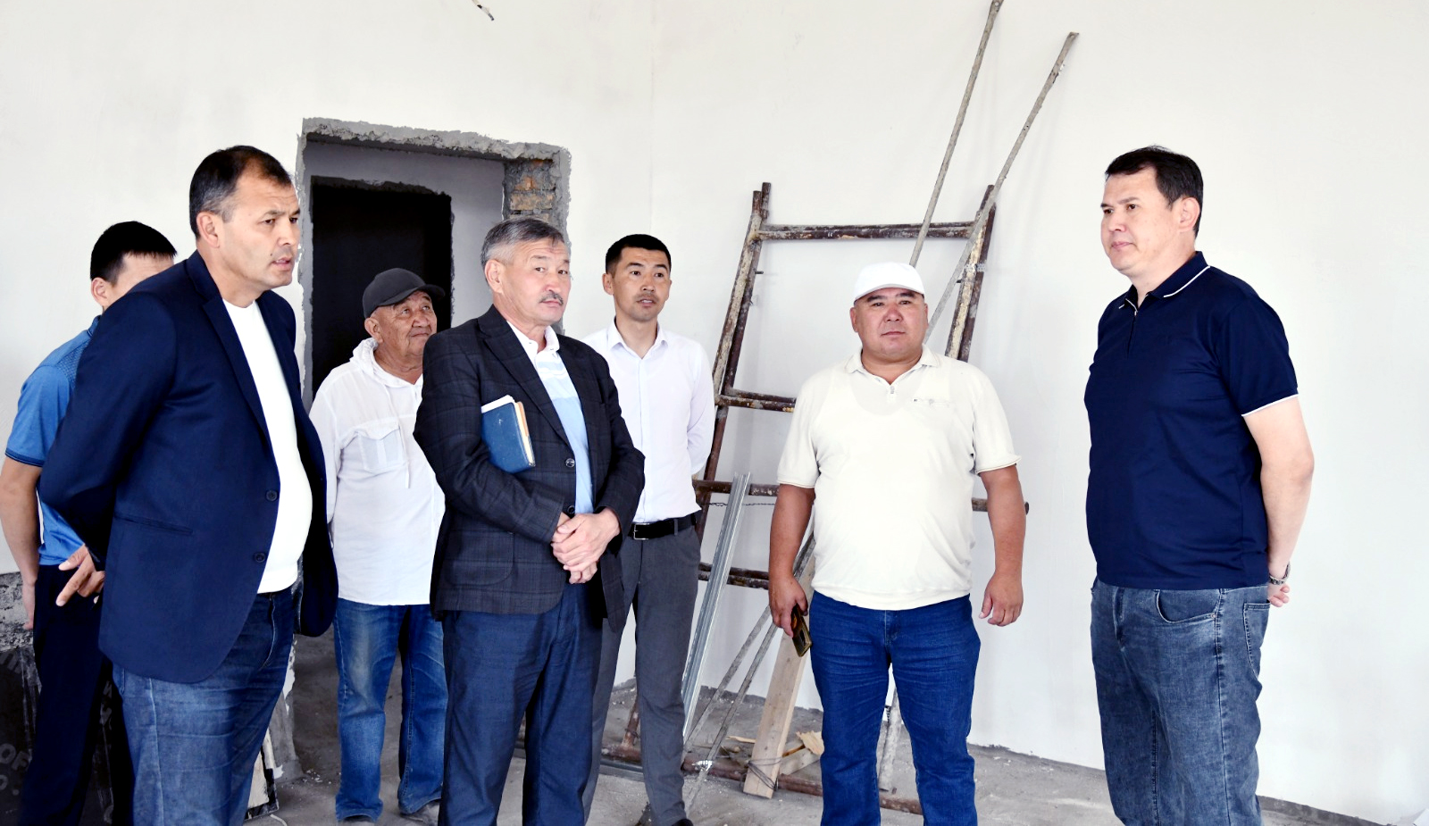 АУДАН ӘКІМІ ШАЛҒАЙ АУЫЛДАРДЫ АРАЛАДЫ