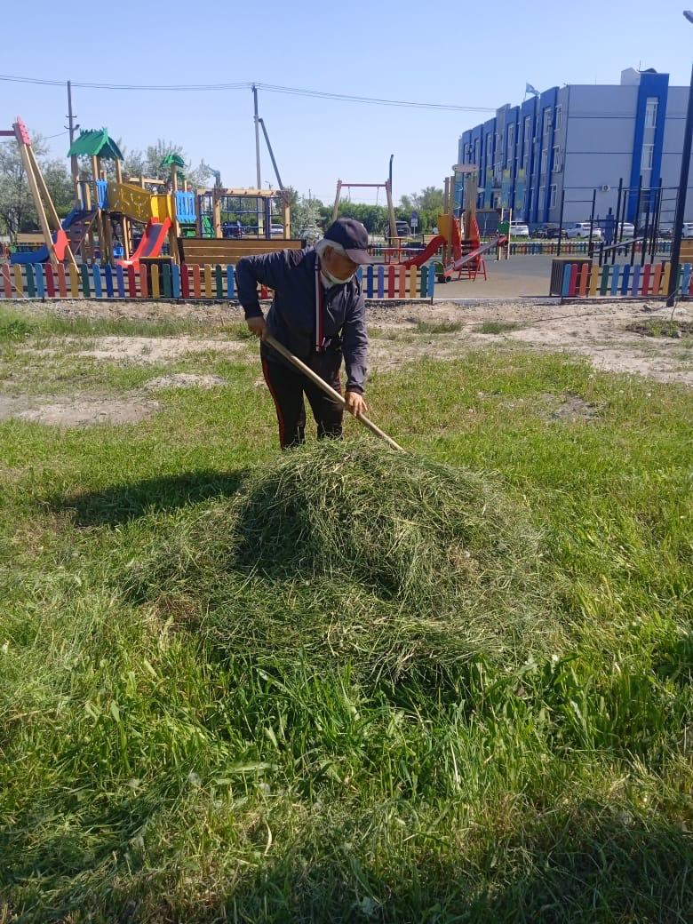 В с. Узунколь продолжается работа по благоустройству