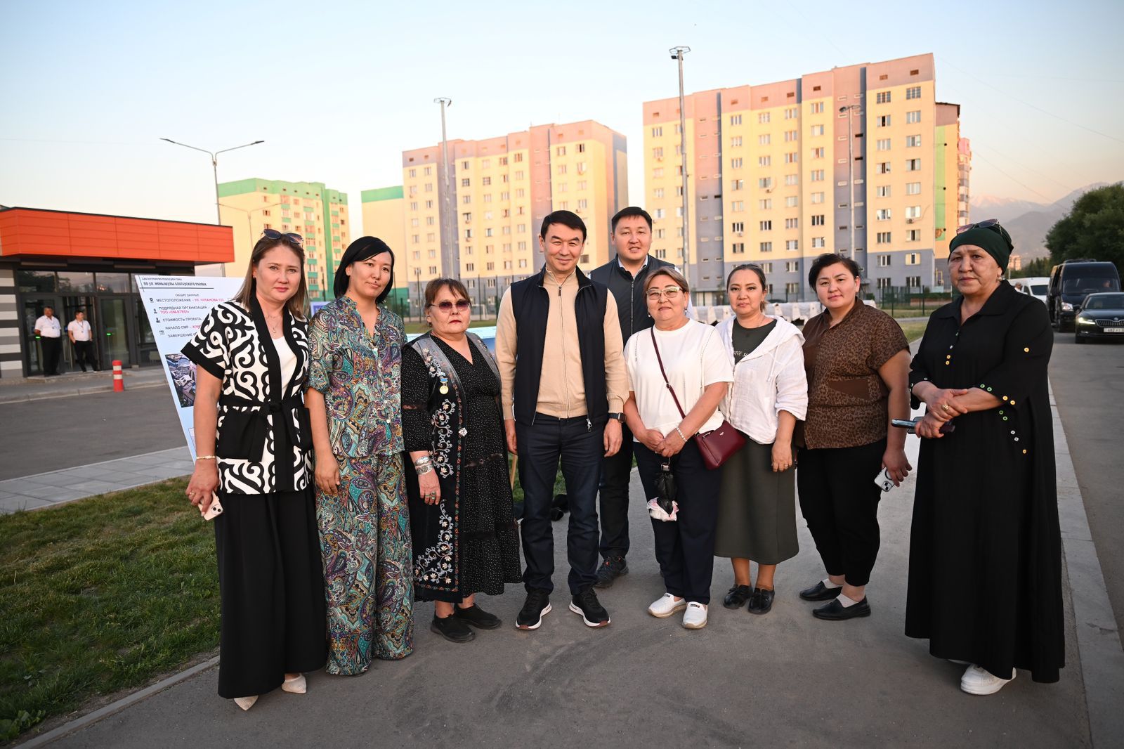 Дархан Сатыбалды Алатау ауданында абаттандыру, инженерлік желілер мен мектептерді салу жобаларымен танысты