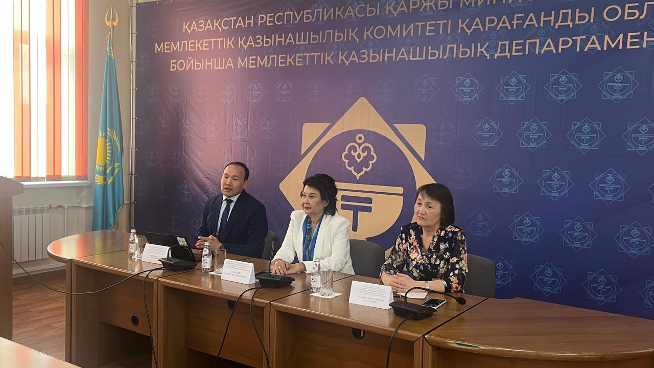 Проведён обучающий семинар для государственных служащих по вопросам противодействия коррупции