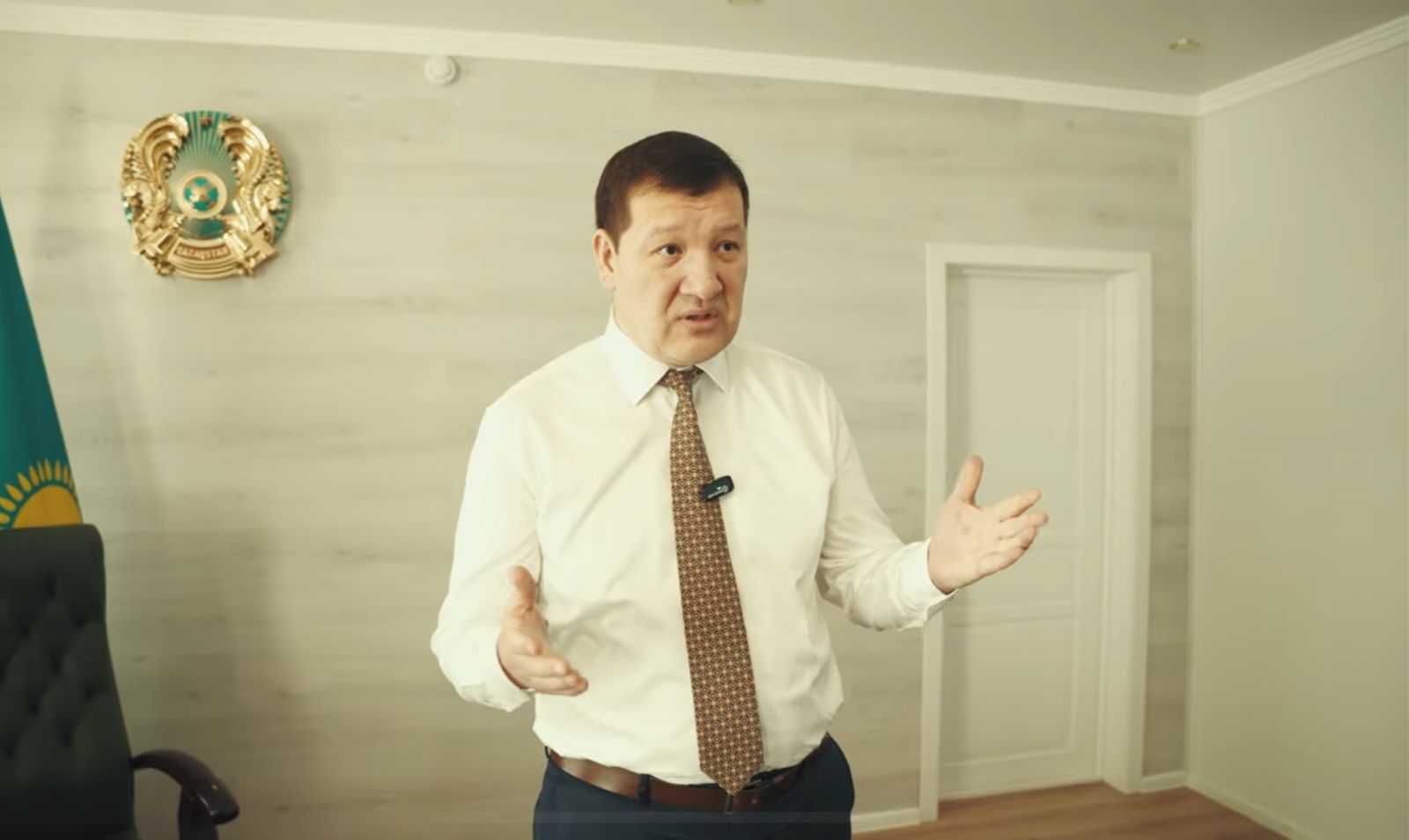 «ӘкімMEN»  жобасының кезекті кейіпкері - Бөрлі ауданының әкімі Еркебұлан Ихсанов.