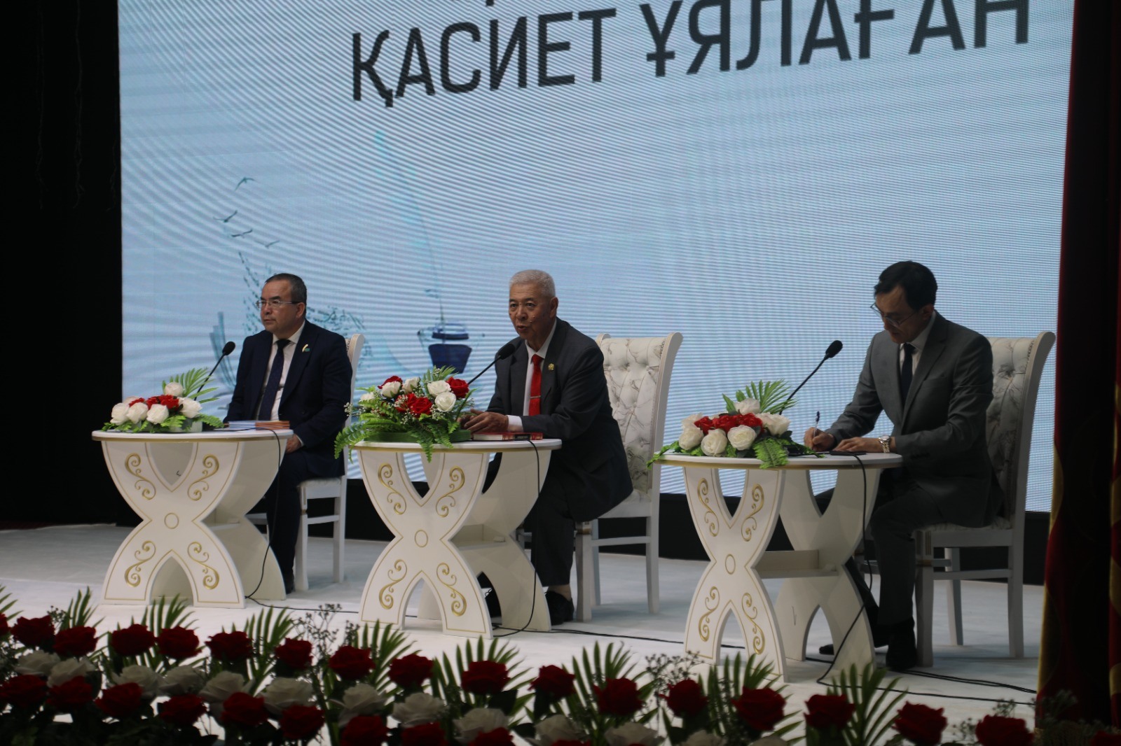 Әдебиет жанашырларымен кездесу кеші өтті