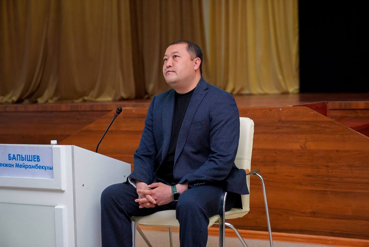 Ұшақтар және Комсомол кентінің өзекті мәселелері тыңдалды