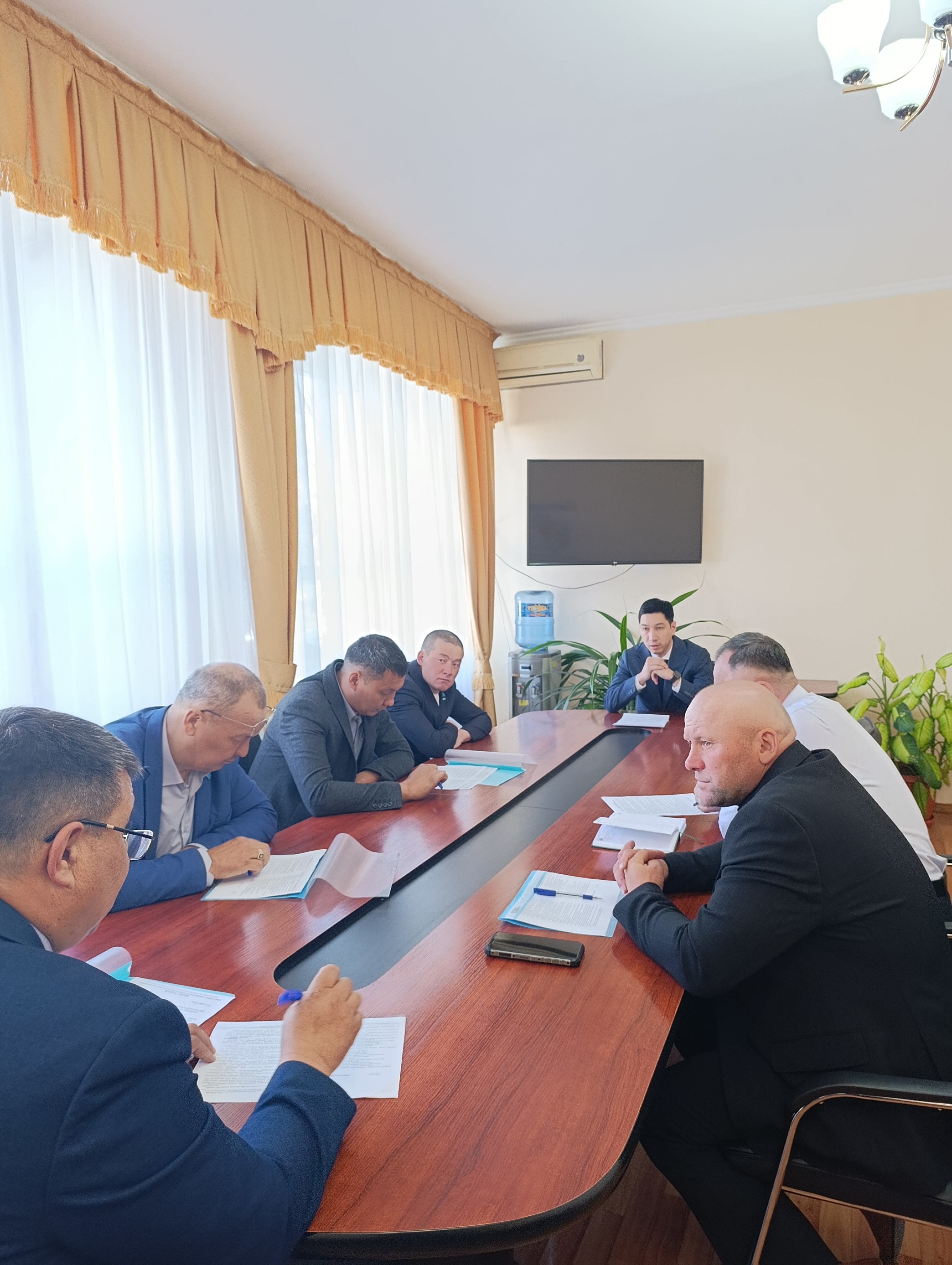 Тереңкөл аудандық мәслихатының бюджеттік саясаты мен экономикалық даму мәселелер жөнінде комиссисы  өтті