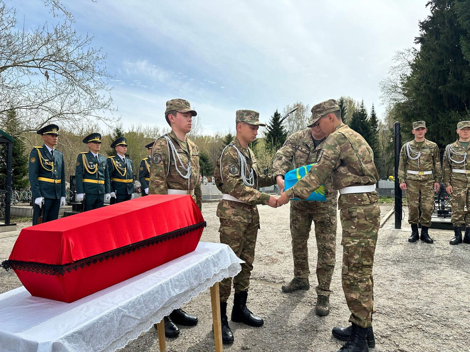 Алтайда Ресейден табылған Петр Оконечниковты жерлеу рәсімі өтті