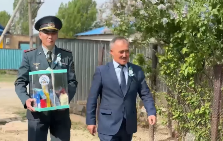 АУДАН ӘКІМІ ТЫЛ АРДАГЕРЛЕРІНЕ ҚҰРМЕТ КӨРСЕТТІ