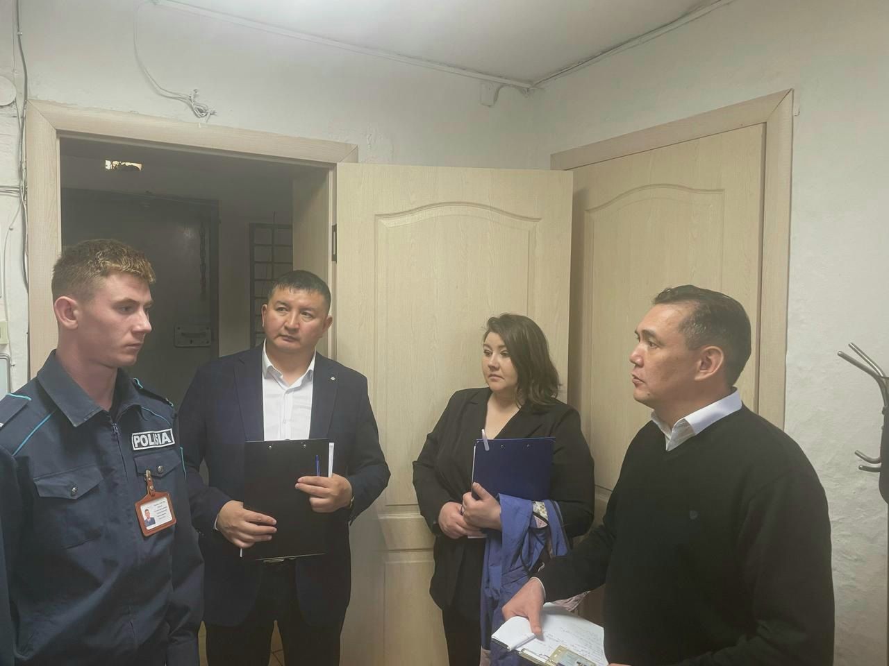 Ұлттық алдын алу тетігінің қатысушыларымен бірге Жамбыл аудандық полиция бөлімінің уақытша ұстау изоляторына бардым