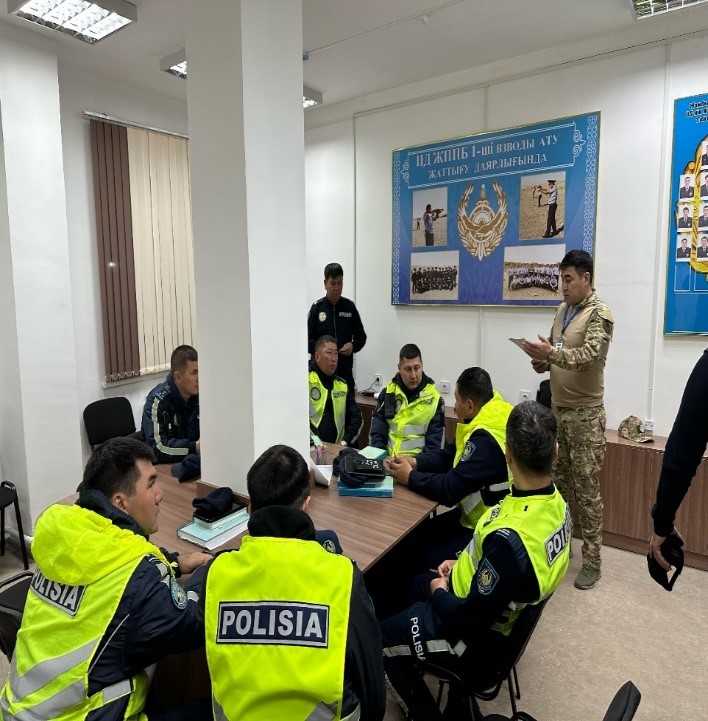 Жамбыл облысы ПД ЖПҚБ патрульдік полиция батальоны қызметкерлерімен террористік сипаттағы қатерлерге ден қою бойынша сабақ өткізу туралы