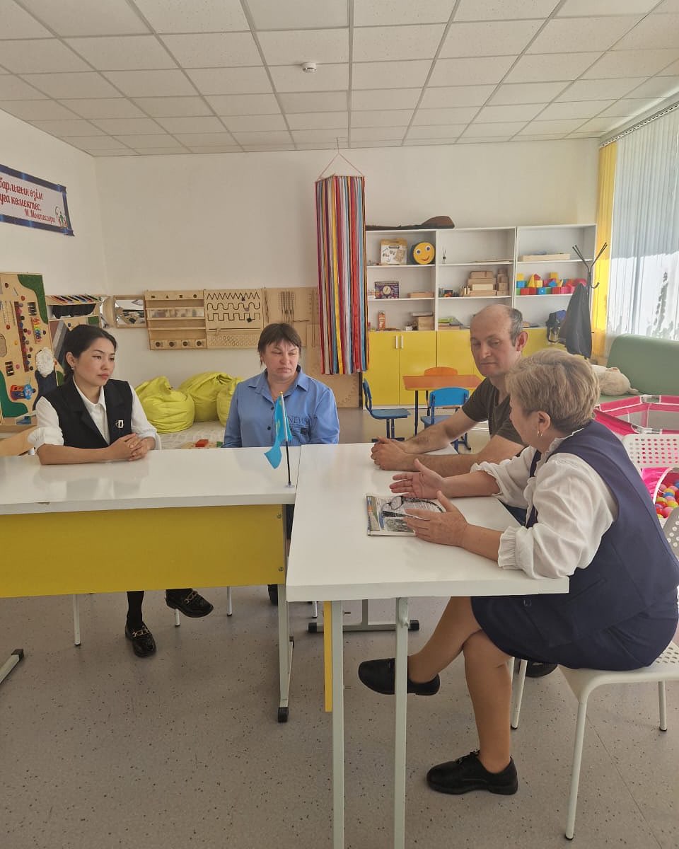 Жақсы аудандық мәслихатының депутаты С. М. Әбішева "Мүмкіндігі шектеулі мектеп қызметкерлерін әлеуметтік қолдау" тақырыбында дөңгелек үстел өткізді