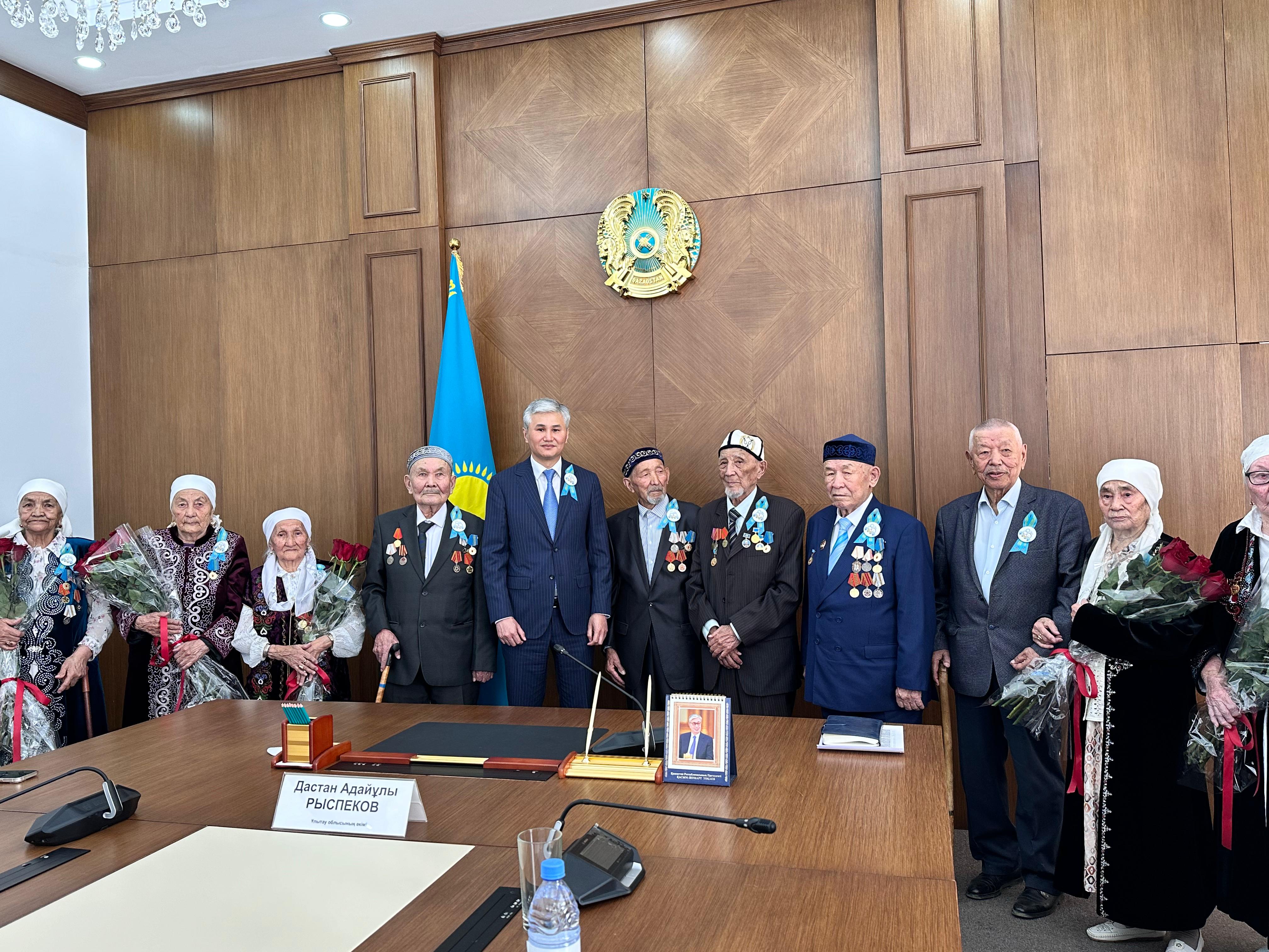 Ветераны тыла награждены в честь 80-летия Великой Победы