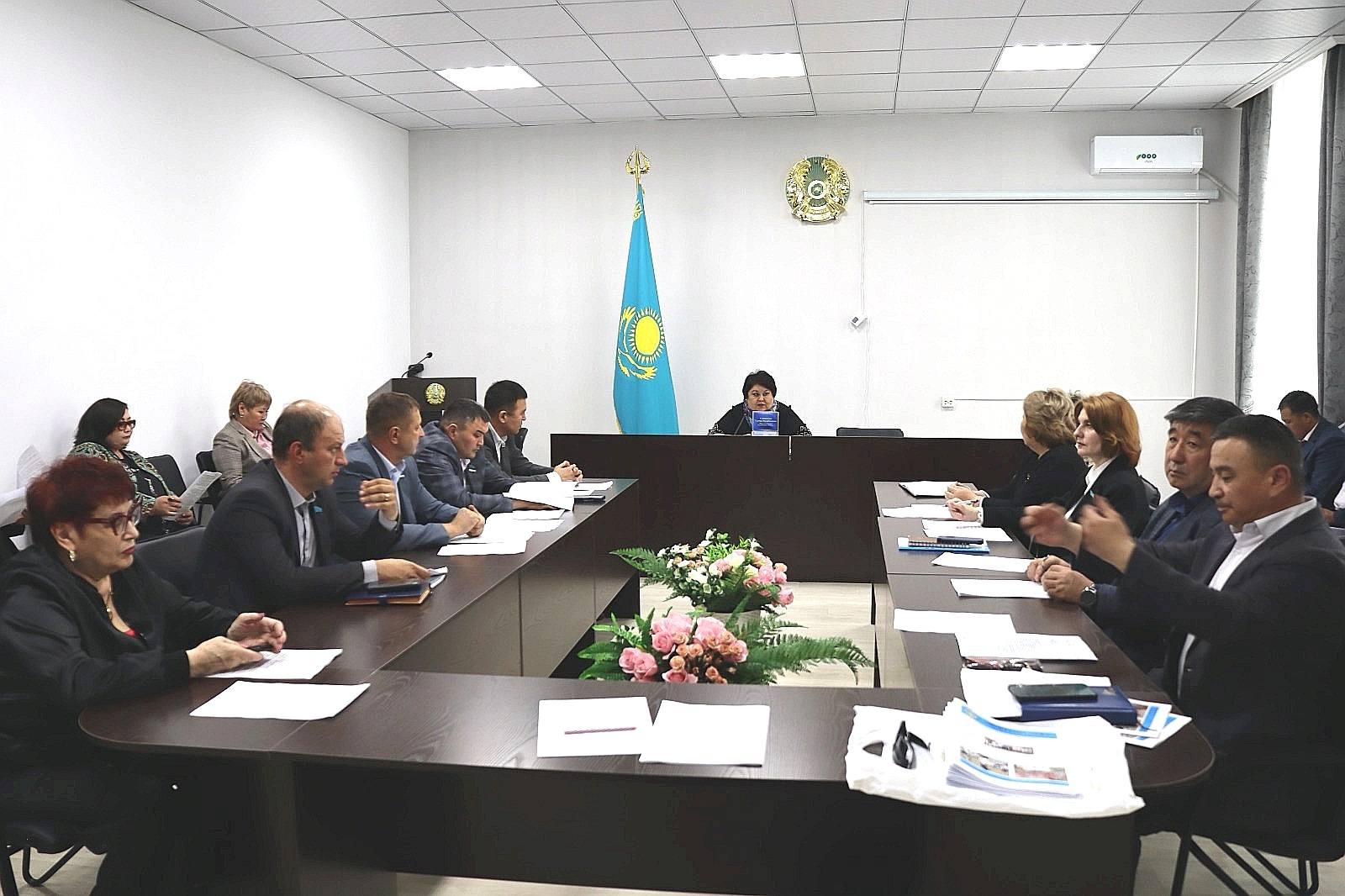 Бюджет мәселелері және әлеуметтік-экономикалық даму жөніндегі тұрақты комиссияның бірлескен отырысы