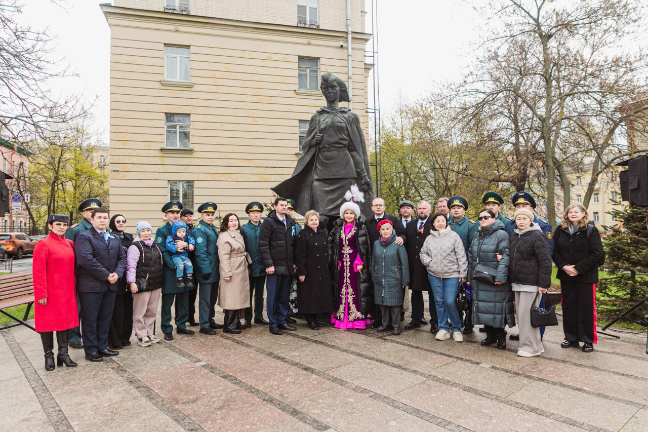 В Санкт-Петербурге в преддверии 80-летнего Юбилея Победы почтили память Героя Советского Союза Алии Молдагуловой