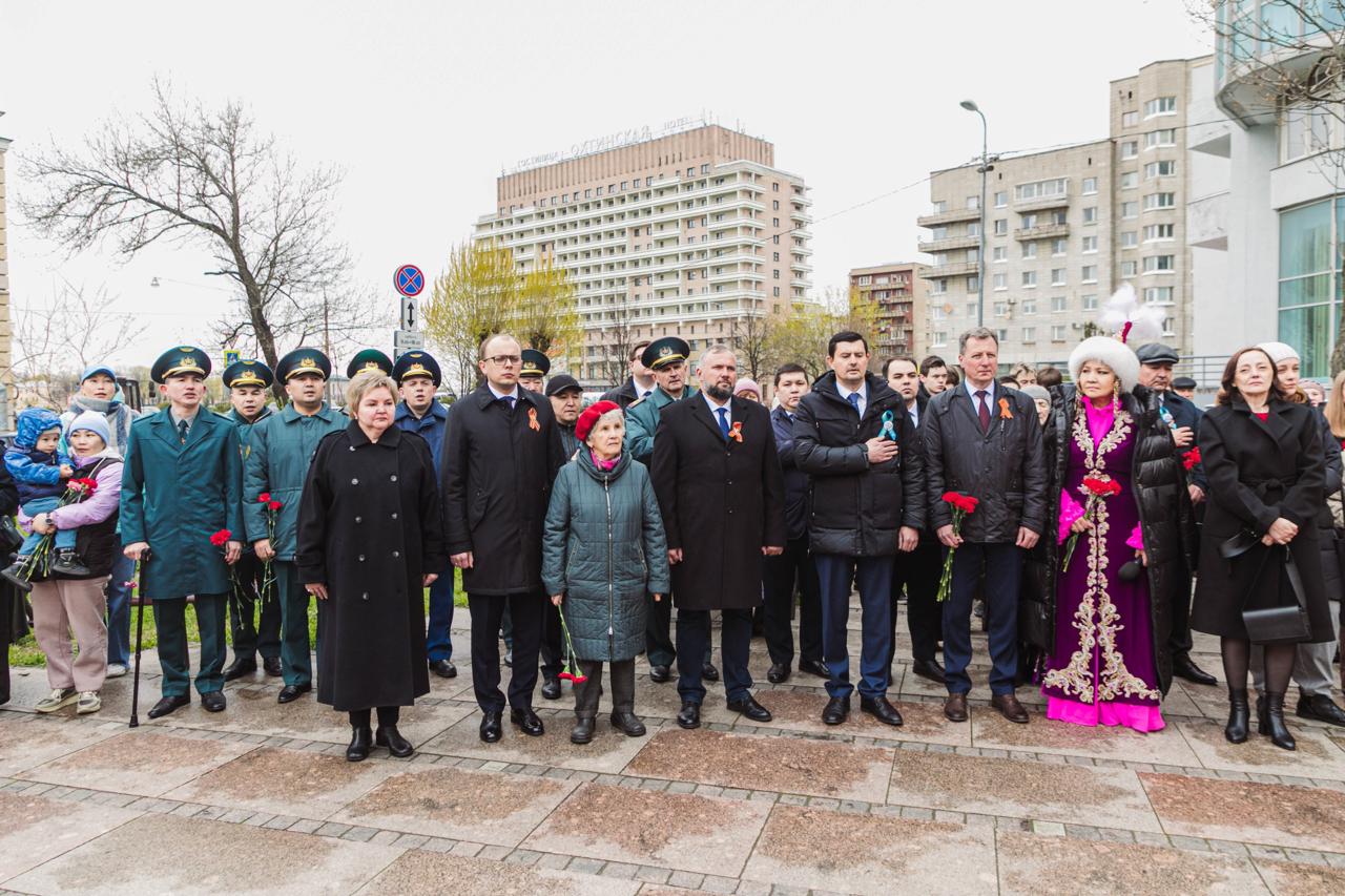 Жеңістің 80 жылдығы қарсаңында Санкт-Петербург қаласында Кеңес Одағының Батыры Әлия Молдағұлованы еске алды