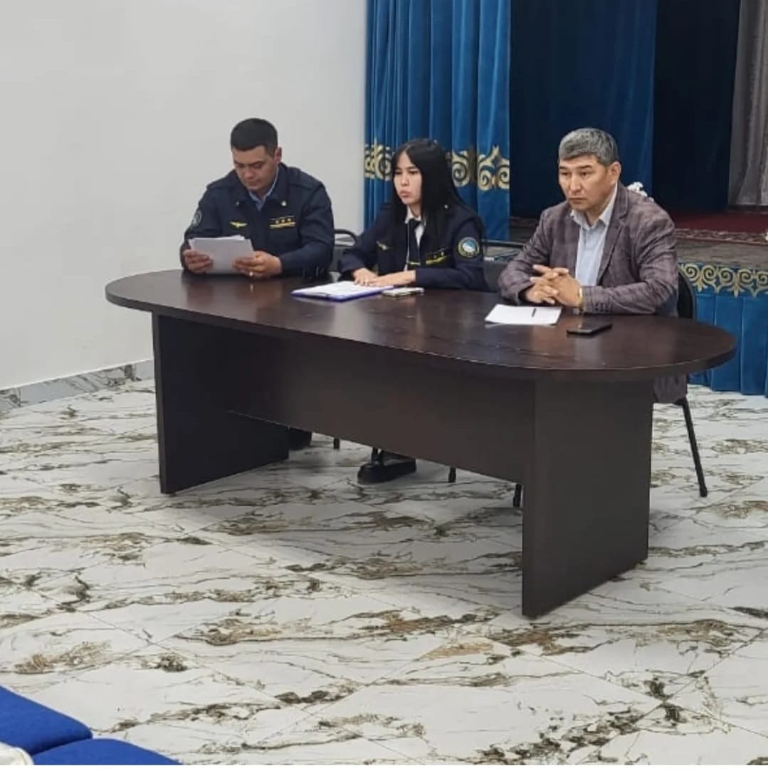 Сараба ауылдық клубында 2025 жылдың 02 сәуірінде Сараба ауылының тұрғындарының мал жаю, елді мекендерді абаттандыру бойынша жиыны өткізілді, Аршалы ауданының учаскелік полициясы, аға лейтенант Иосиф Н., ҚТЖ қызметкерлері Г. Э. Абжанова, А. Е. Амантаевпен бірлесіп мал жаю, елді мекендердің санитариясы, "темір жолдағы қауіпсіздік ережелері" бойынша профилактикалық әңгіме өткізілді жол қозғалысы ережесі", "жол қозғалысы ережесі", "алаяқтық интернеті". В Сарабинском сельском клубе 02 апреля 2025 года проведен сход жителей с.Сараба по пастьбе скота, благоустройства населенных пунктов, совместно с участковым полиции Аршалынского района, старшим лейтенантом Иосиф Н., сотрудниками КТЖ Абжановой Г. Э., Амантаевым А. Е. была проведена профилактическая беседа по пастьбе скота, санитарии населенных пунктов, «Правилам безопасности на железной дороге», «ПДД», «Интернет мошенничества».