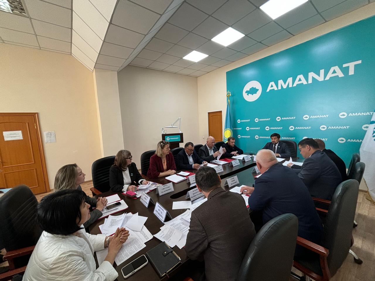 2025 жылғы 6 мамырда Д.М.Сакеновтың төралығымен Абай аудандық мәслихатының 32 кезектен тыс сессиясы өткізілді