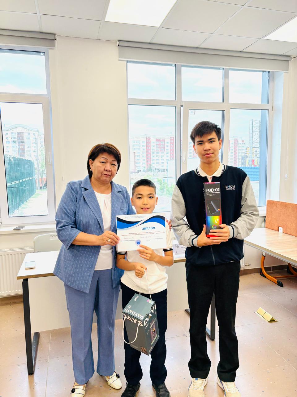 2025 жылдың 05 мамыр күні Дінмухаммед Қонаев атындағы «Binom Scholl» мектеп лицейінің оқушыларымен робототехника және лего құрастыру бойынша «AtyrauRoboStart-2025» сайыс өткізілді.