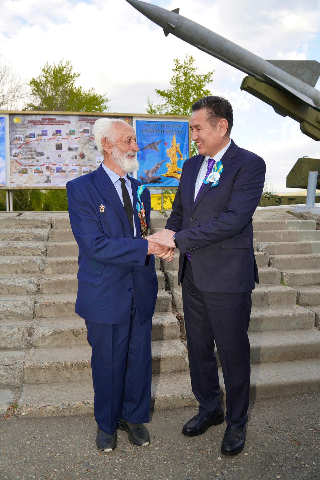 Серебрянск қаласында тыл ардагері Юрий Новолоцкий марапатталды