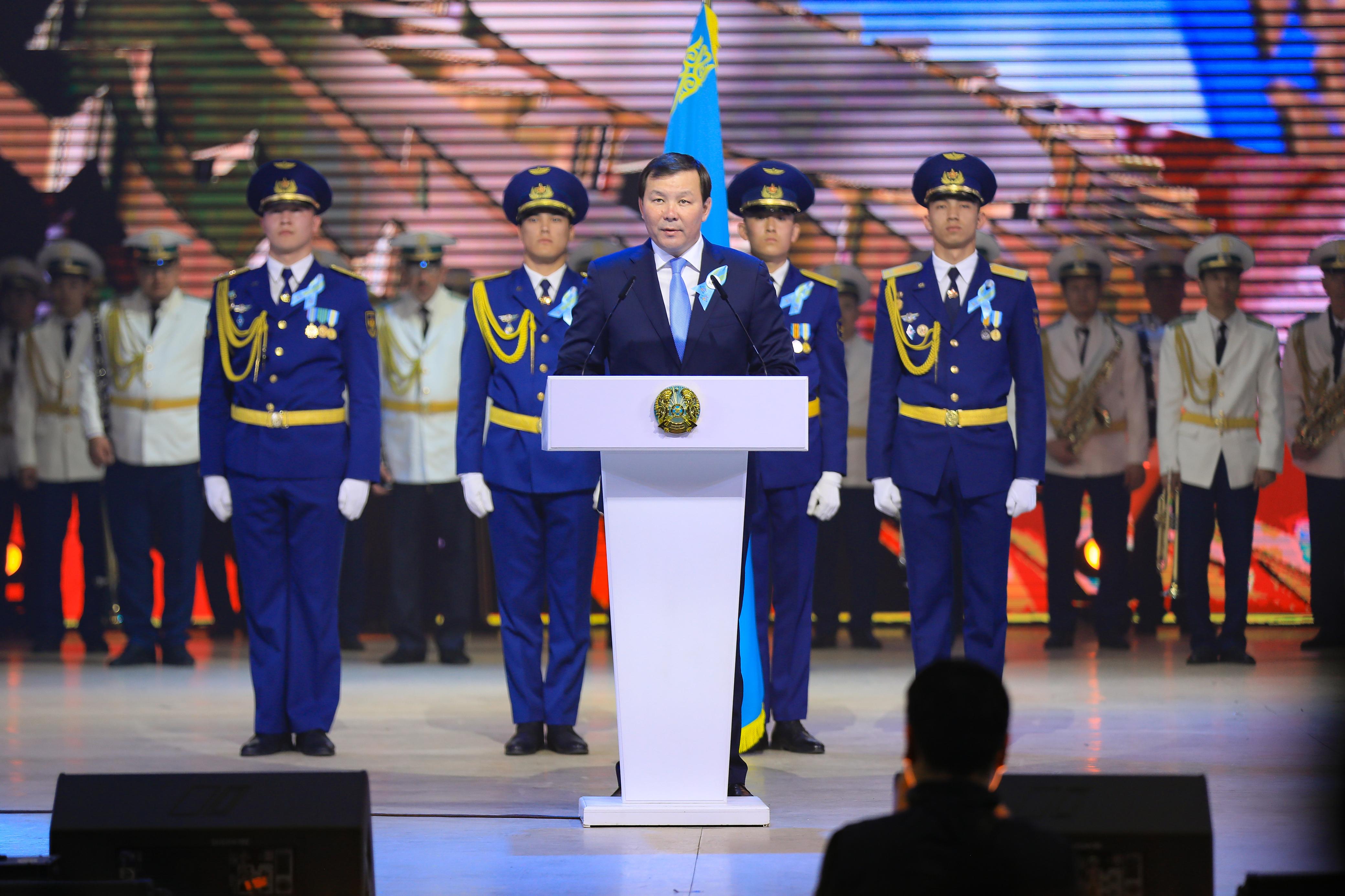 Ақтөбеде Отан қорғаушылар күніне арналған салтанатты шара өтті