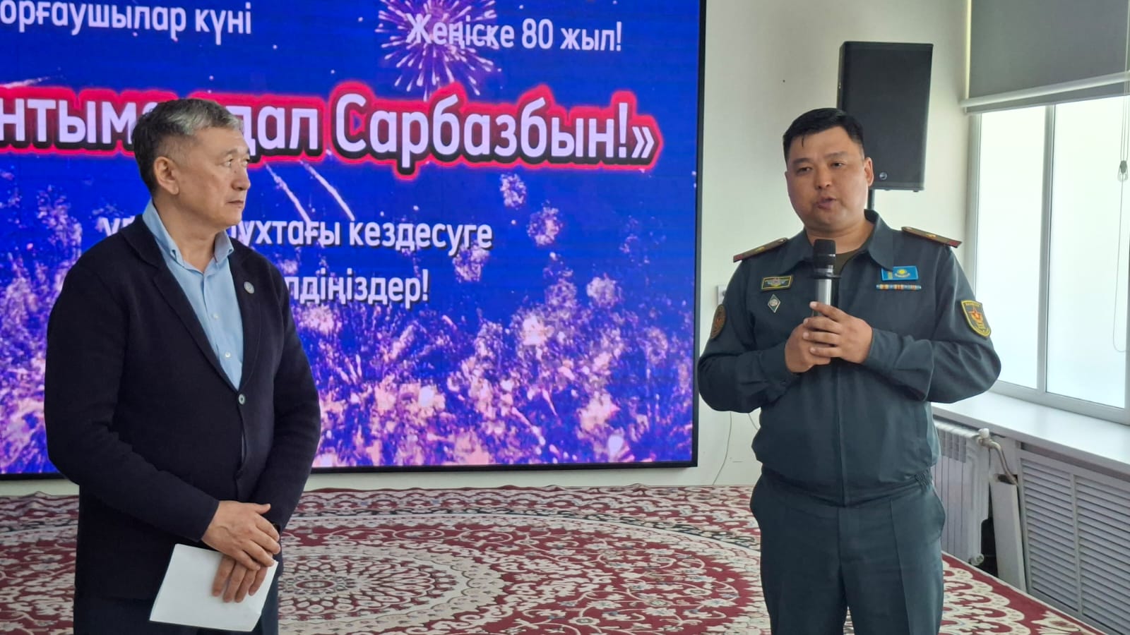 Сарбаздар келді,  сап түзеп!