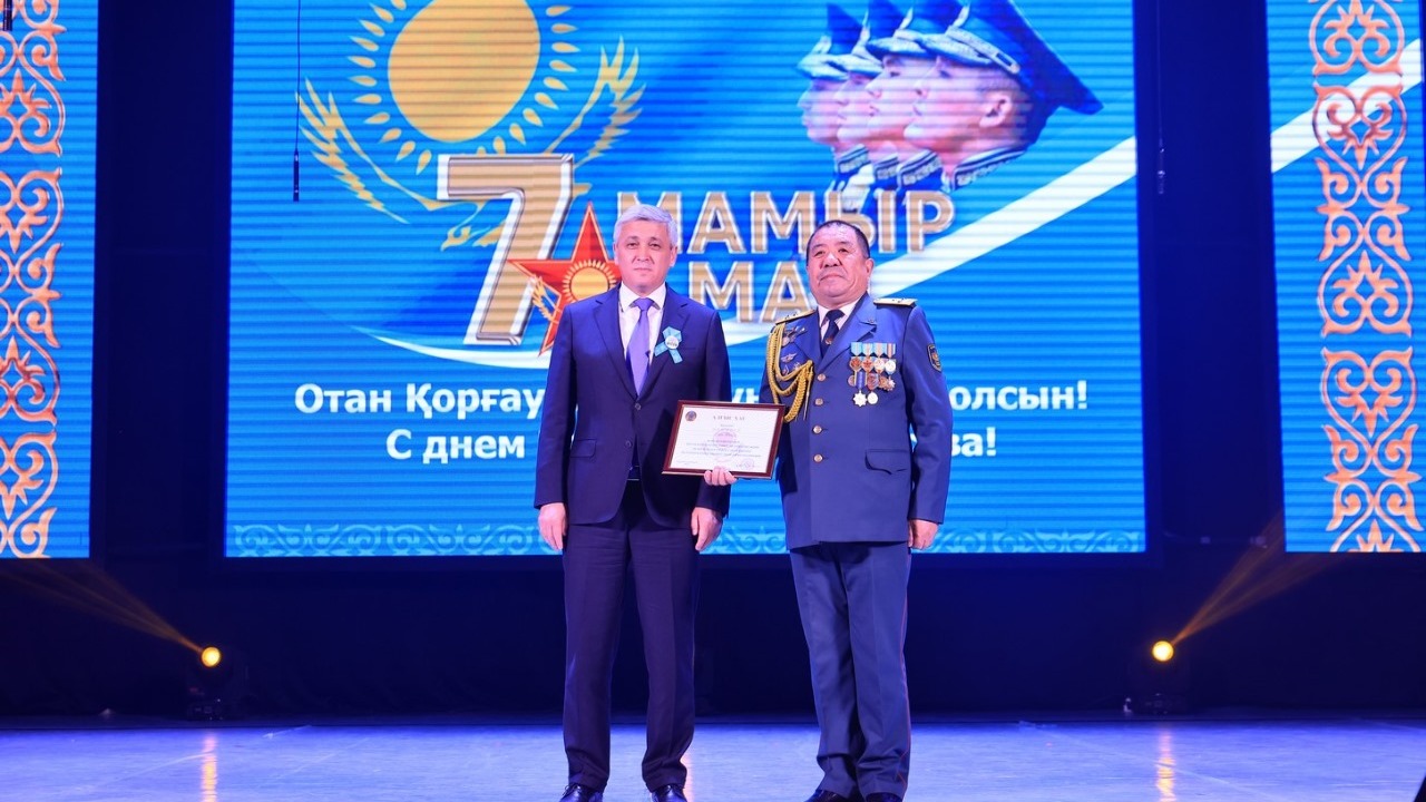 Қарағанды облысында Отан қорғаушыларды құттықтады