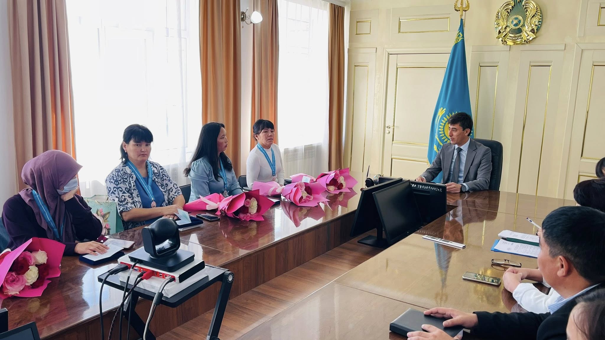 КҮМІСТЕН АЛҚА ТАҒЫНЫП…