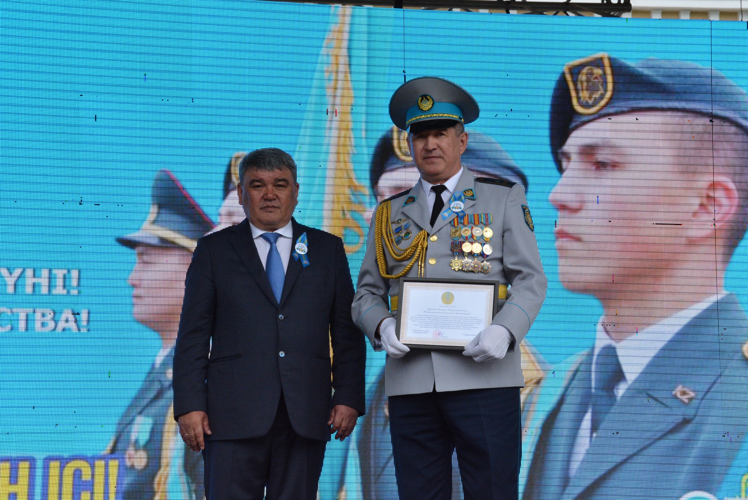 Петропавлда Отан қорғаушы күнінде марапаттар табысталып, әсерлі концерттік бағдарлама өткізілді