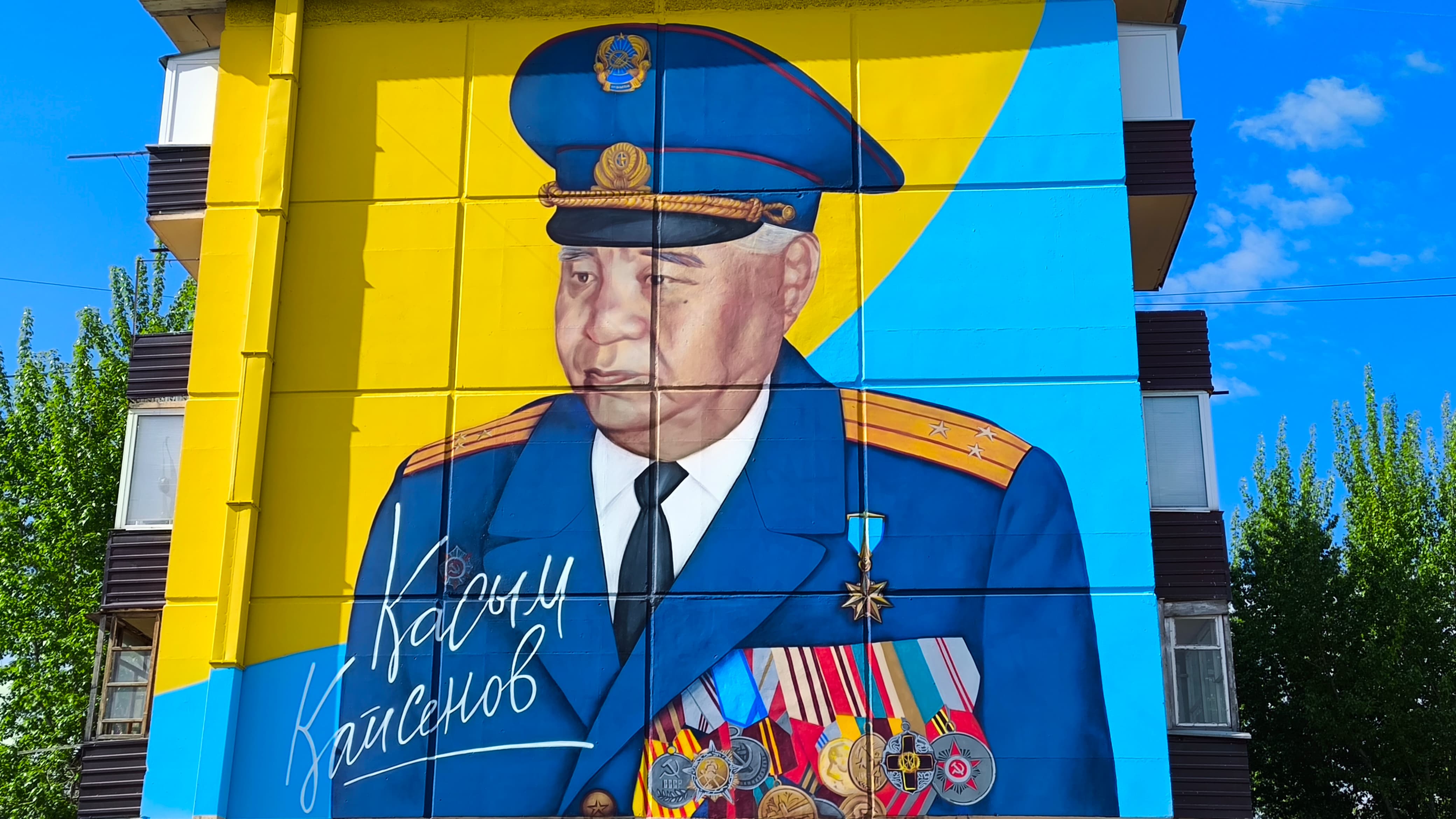 Партизан, Халық Қаһарманы Қасым Қайсеновтың сүреті салынды