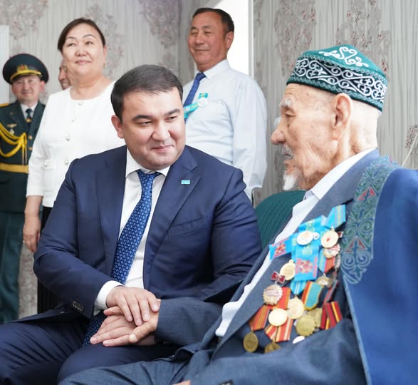 НҰРАЛХАН КӨШЕРОВ ҰОС АРДАГЕРІНІҢ ОТБАСЫНА АРНАЙЫ БАРЫП ҚҰТТЫҚТАДЫ