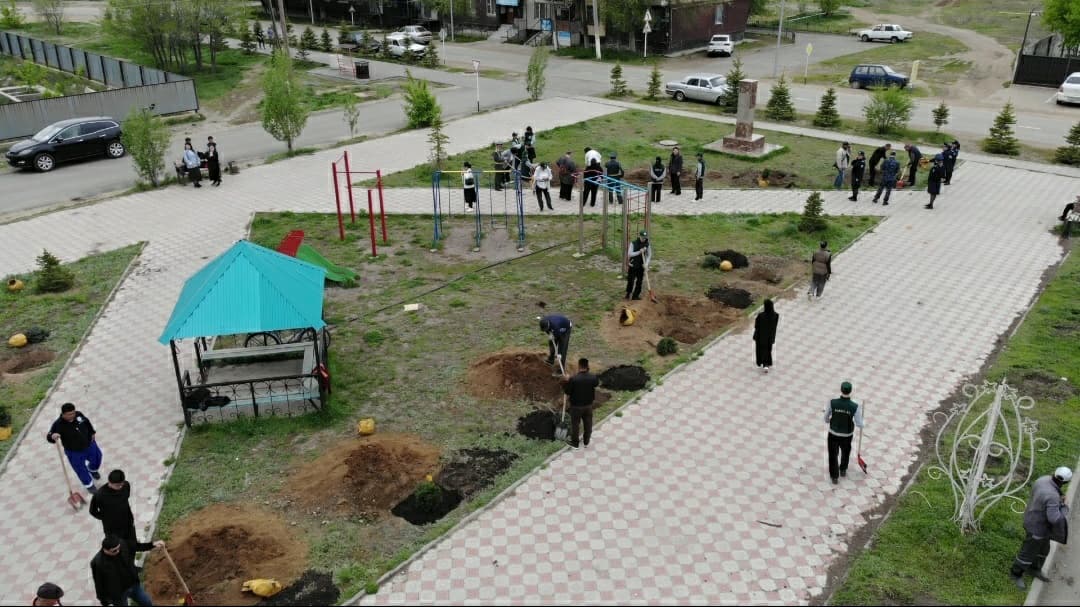 7 мамыр – Отан қорғаушылар күніне орай Алға қаласында ағаш отырғызу акциясы өтті