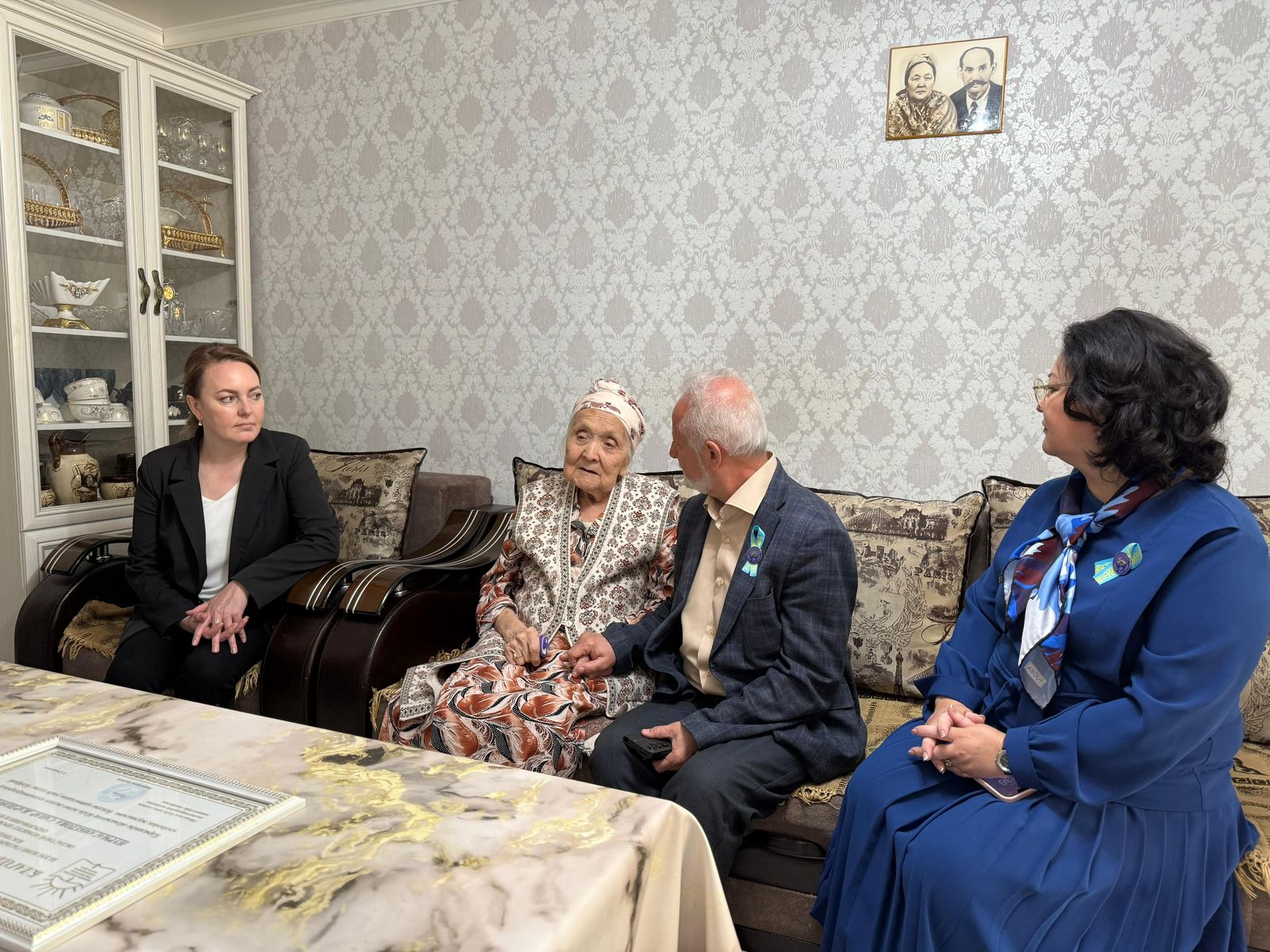 Аға ұрпаққа жылы жүрекпен және қамқорлықпен