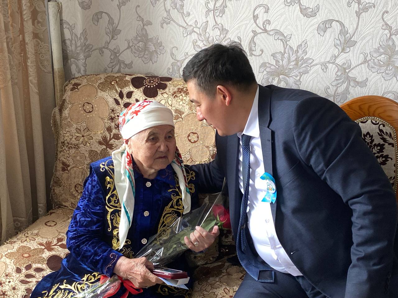 Тыл еңбеккерлеріне бару