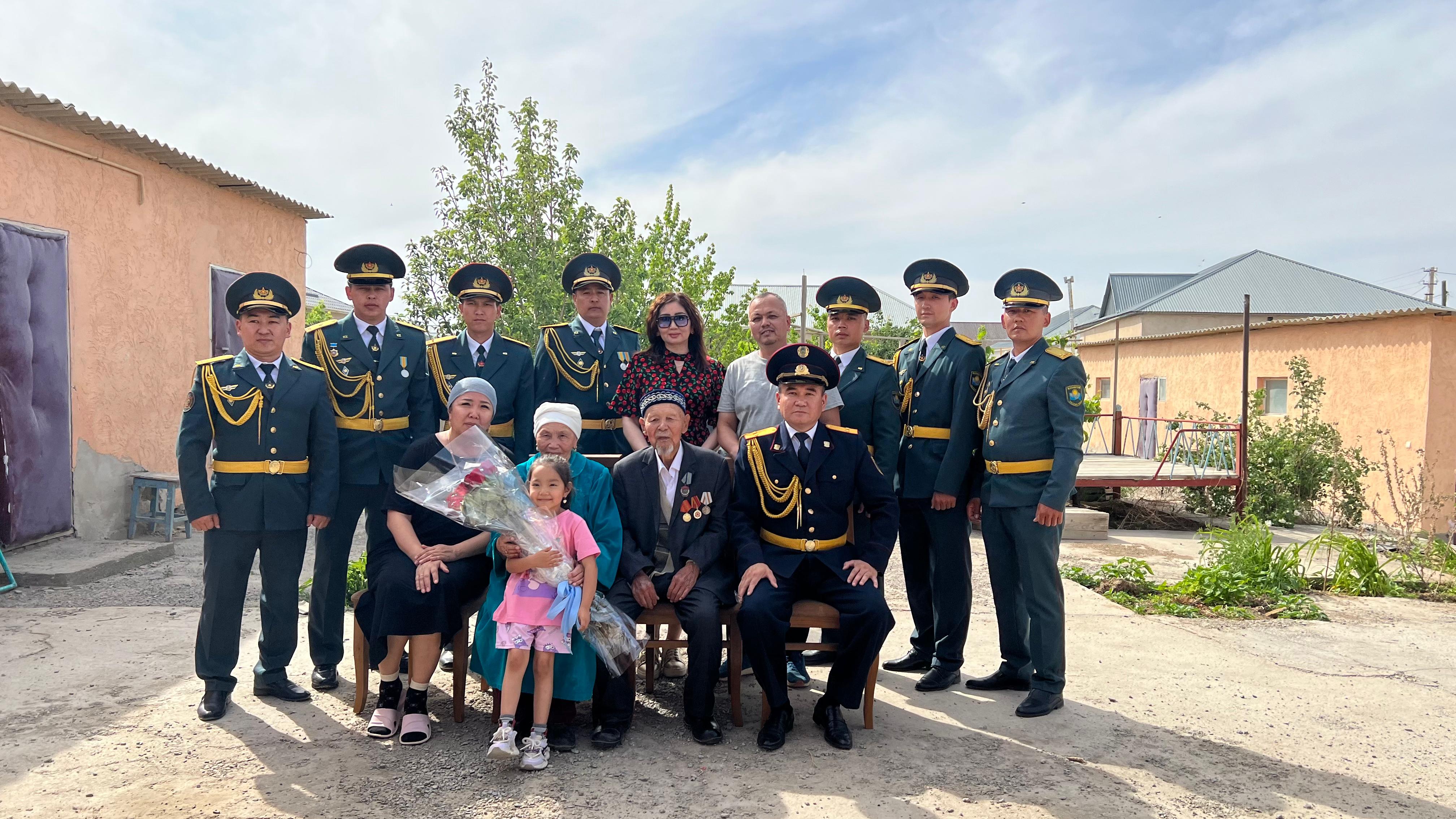 Верная служба Победе: в Кызылорде чествовали ветерана тыла