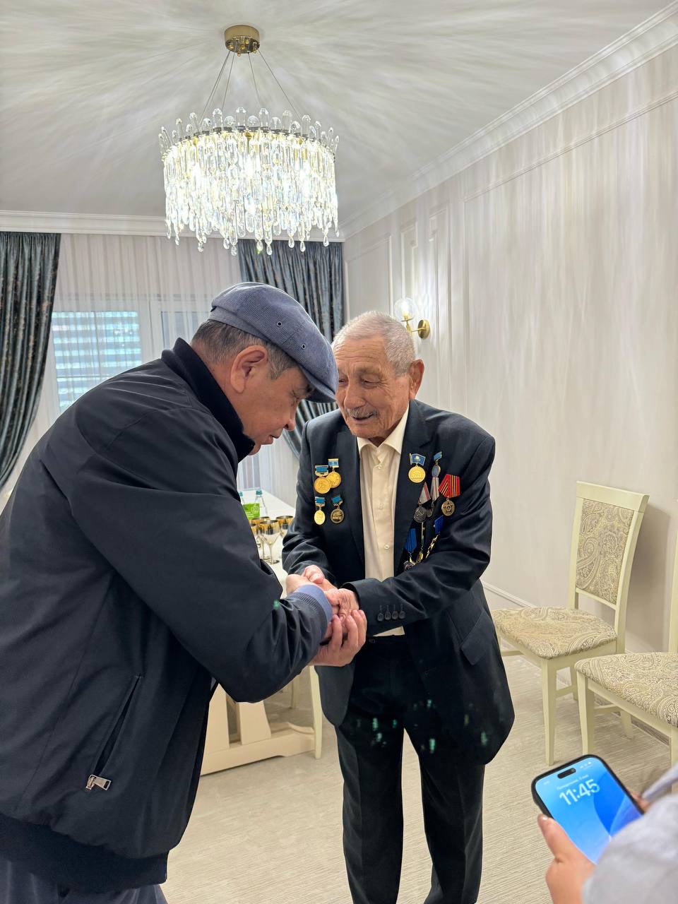 Ақтау қалалық қоғамдық кеңес мүшелері тыл ардагерлерін құттықтады