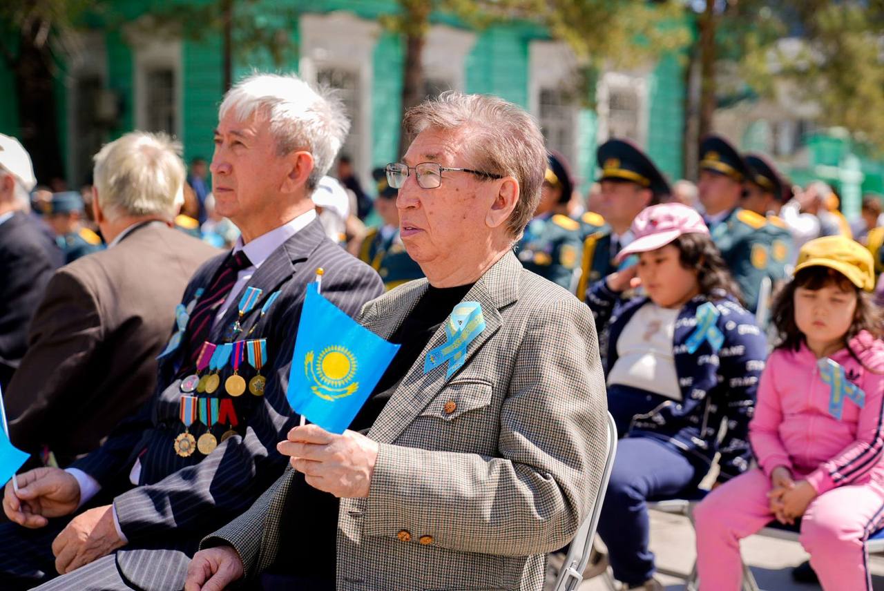 Семейде әскери шеруді тамашалауға 500-ге жуық адам жиналды