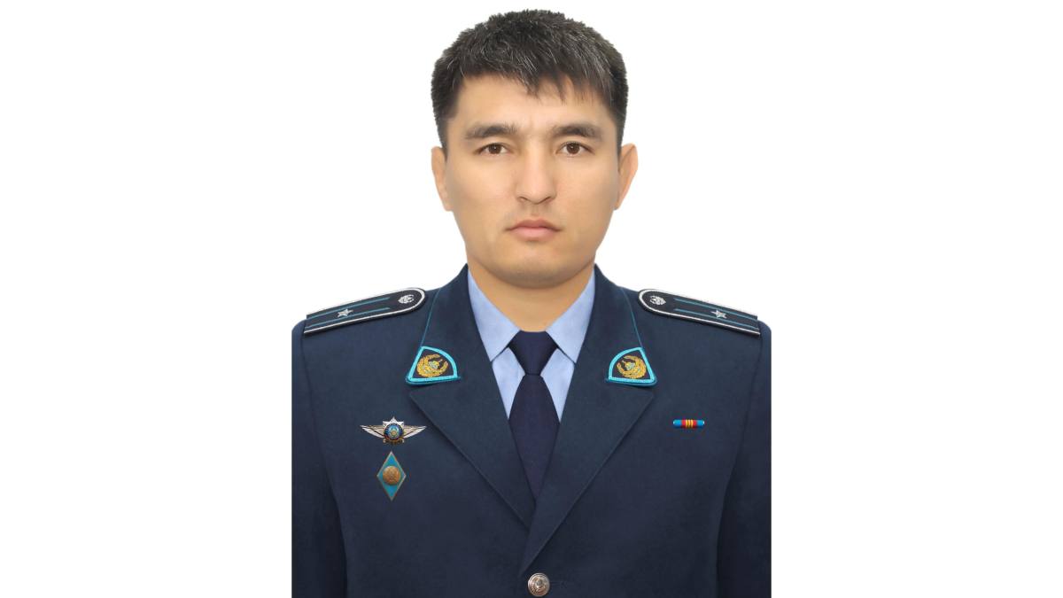 Жетісу облысында полицей түтін басқан үйден үш баланы құтқарды