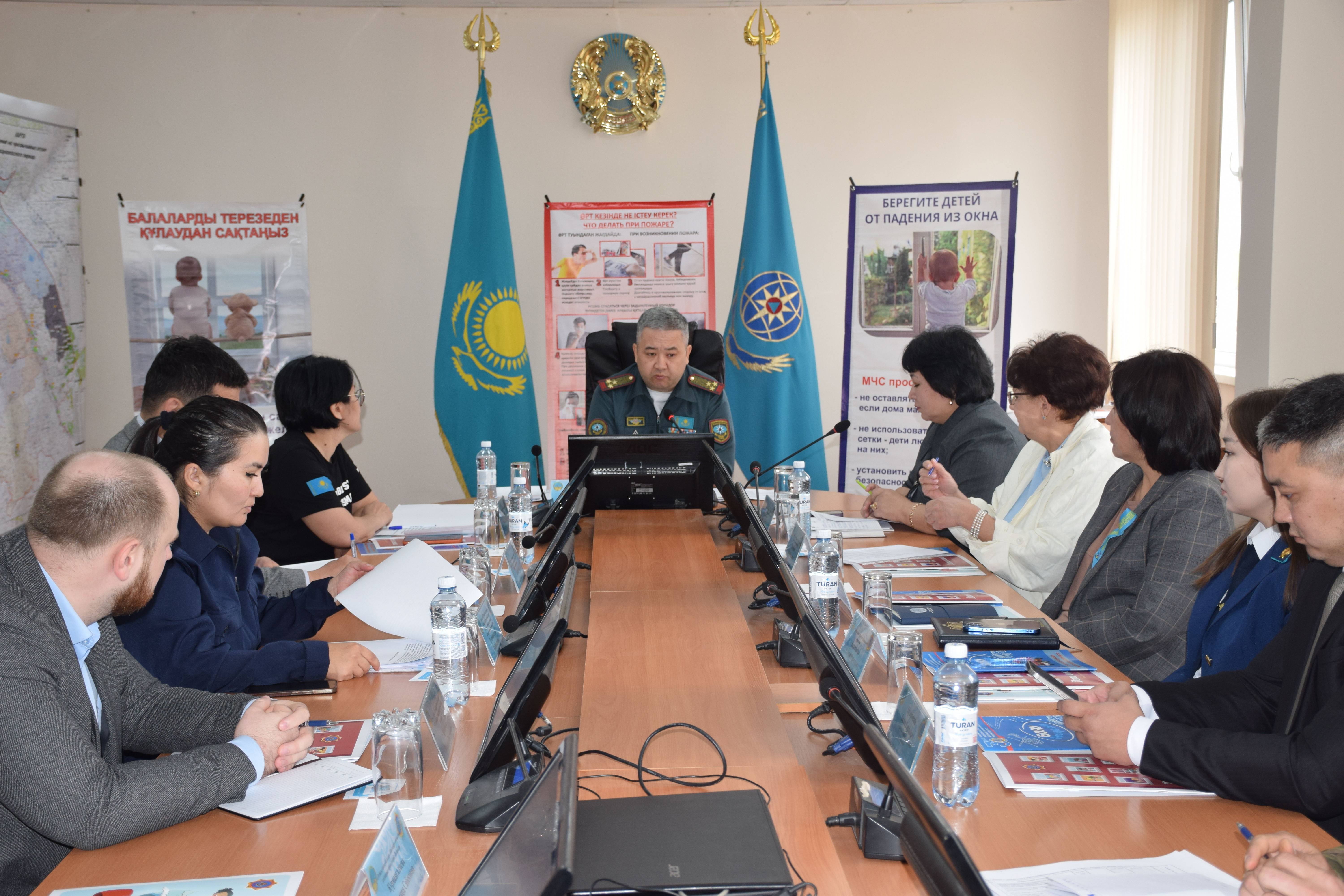 Төтенше жағдайлар департаментінде балалардың терезеден құлау мәселесі талқыланды