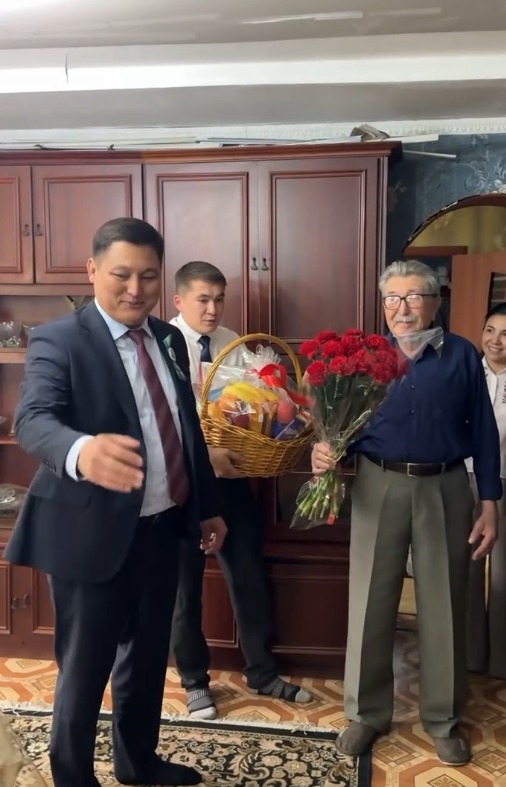 Аудан ардагерлеріне мерейтойлық медальдар табысталды