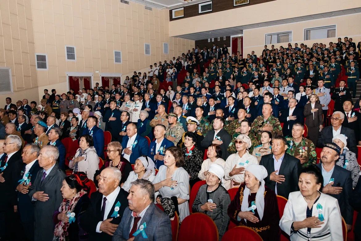 В Атырау более 2 500 человек посмотрели военный парад в прямом эфире