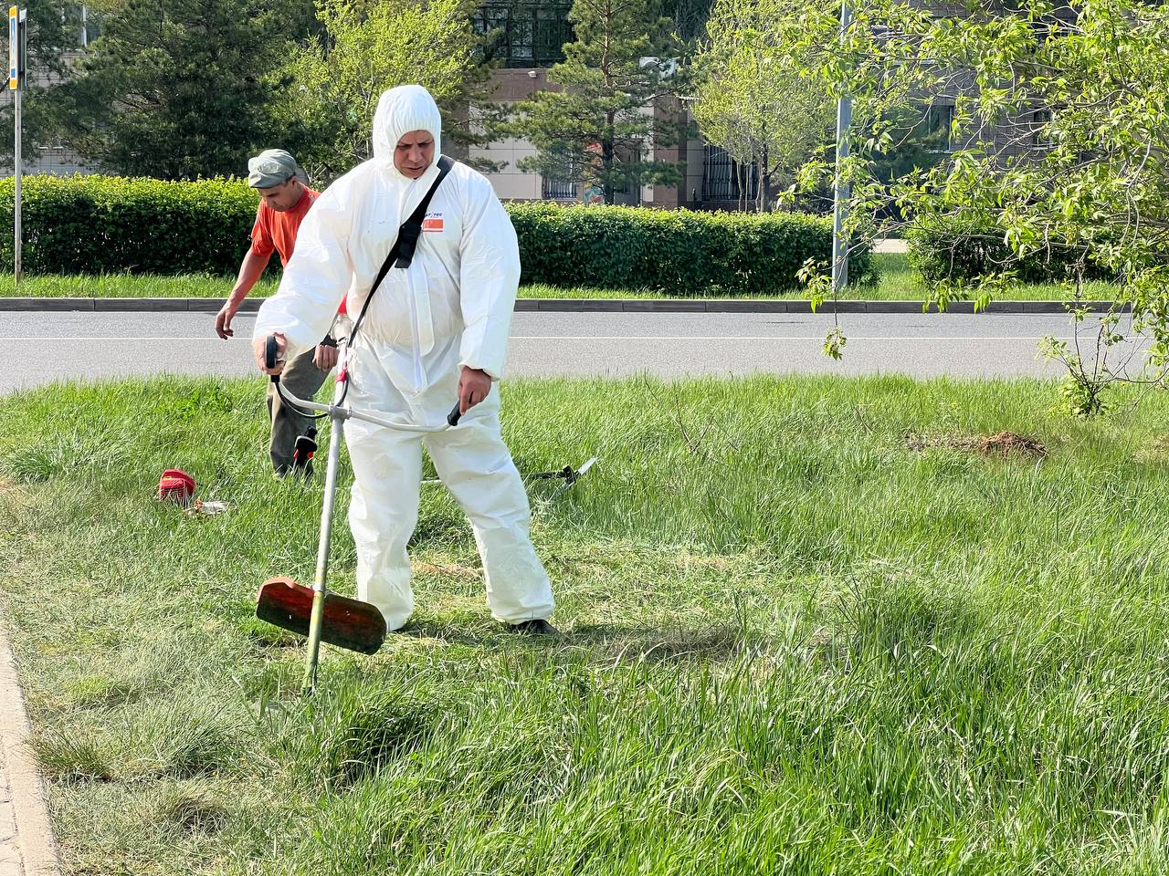 Қалада абаттандыру жұмыстары жалғасуда.