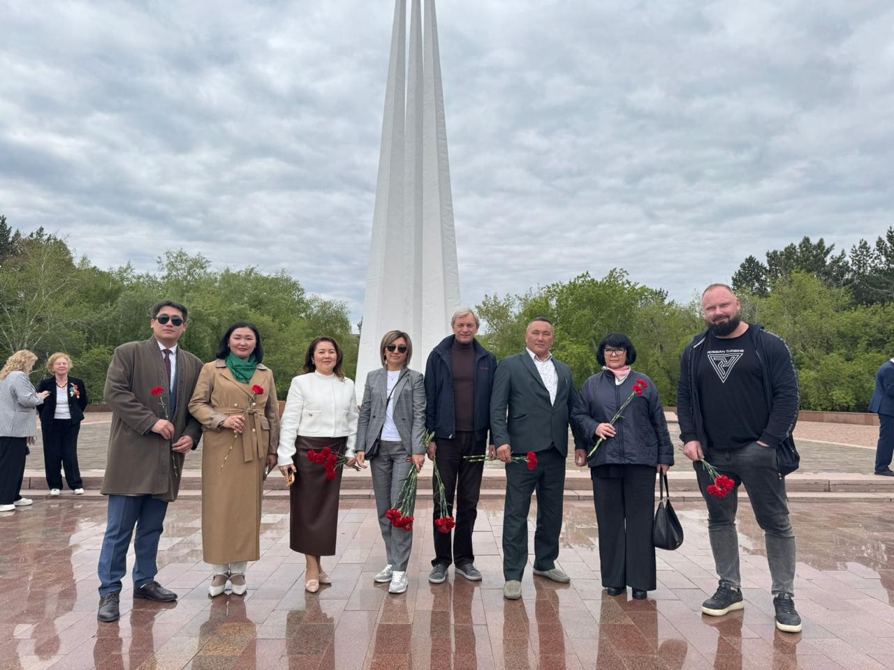 Қалалық мәслихат депутаттары мен Қоғамдық кеңес: тағзым мен құрмет