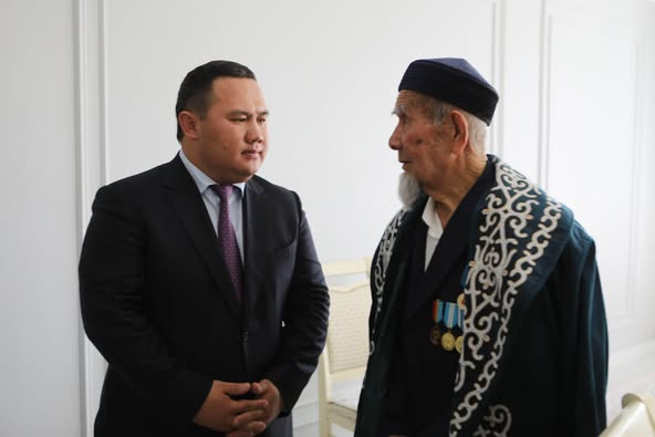 ҚАЛА ӘКІМІ ТЫЛ АРДАГЕРЛЕРІН ҰЛЫ ЖЕҢІС КҮНІМЕН ҚҰТТЫҚТАДЫ