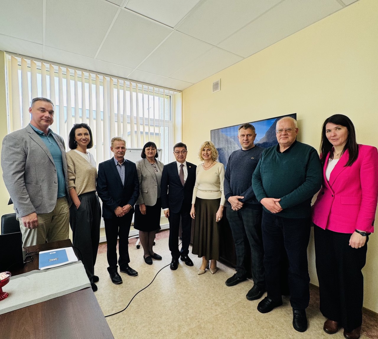 Елшінің Зарасай қаласының Әкімі және кәсіпкерлермен кездесуі туралы