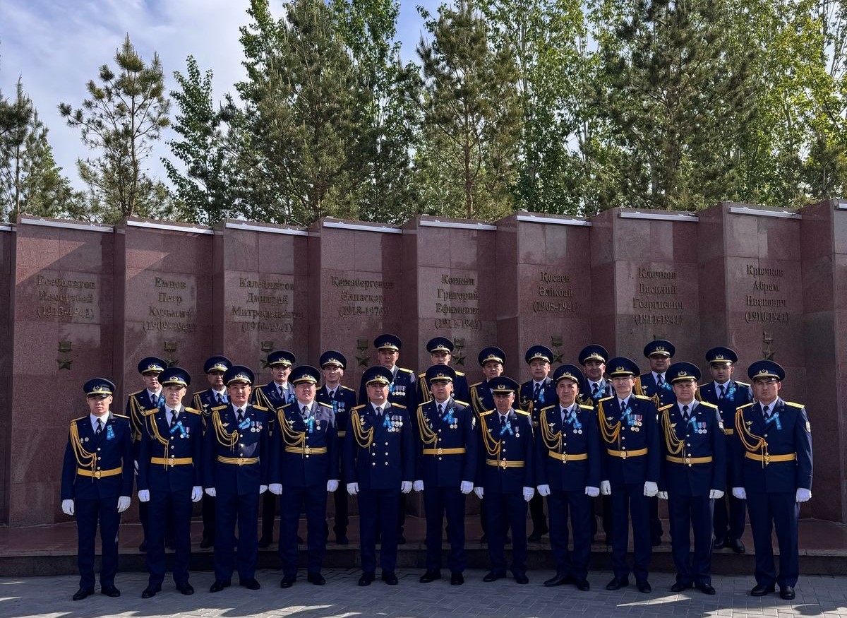 Өскелең ұрпақтың еске алуы: ТЖМ құтқарушылары Ұлы Жеңістің батырларына құрмет көрсетті