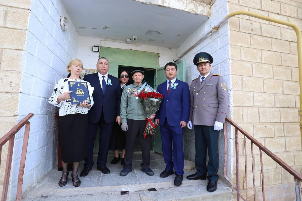 Нурдаулет Килыбай передал ветеранам Великой Отечественной войны поздравления Президента